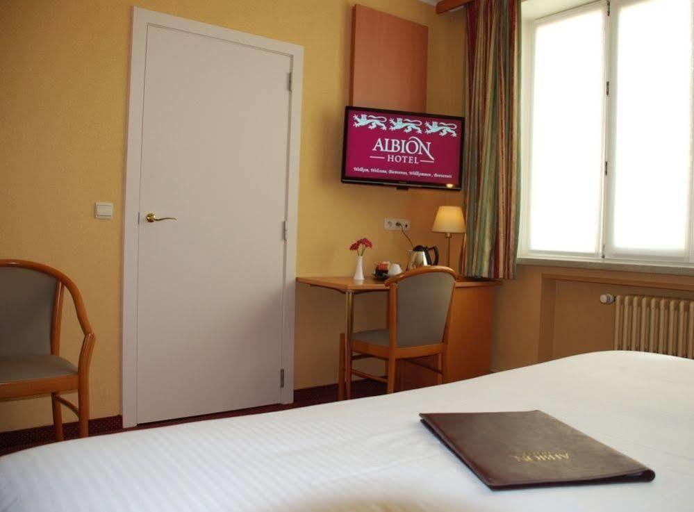 Albion Hotel Ипер Екстериор снимка