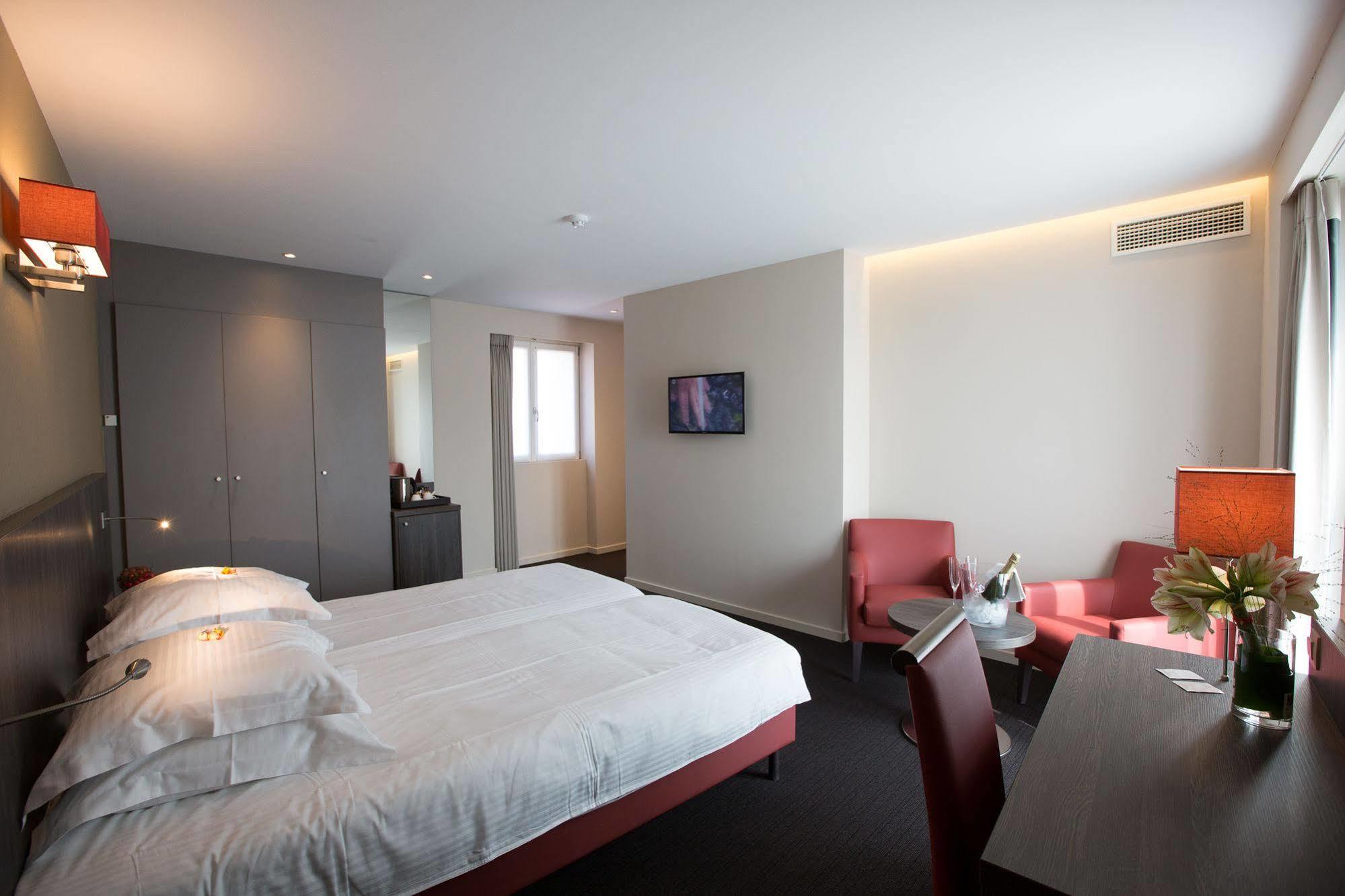 Albion Hotel Ипер Екстериор снимка