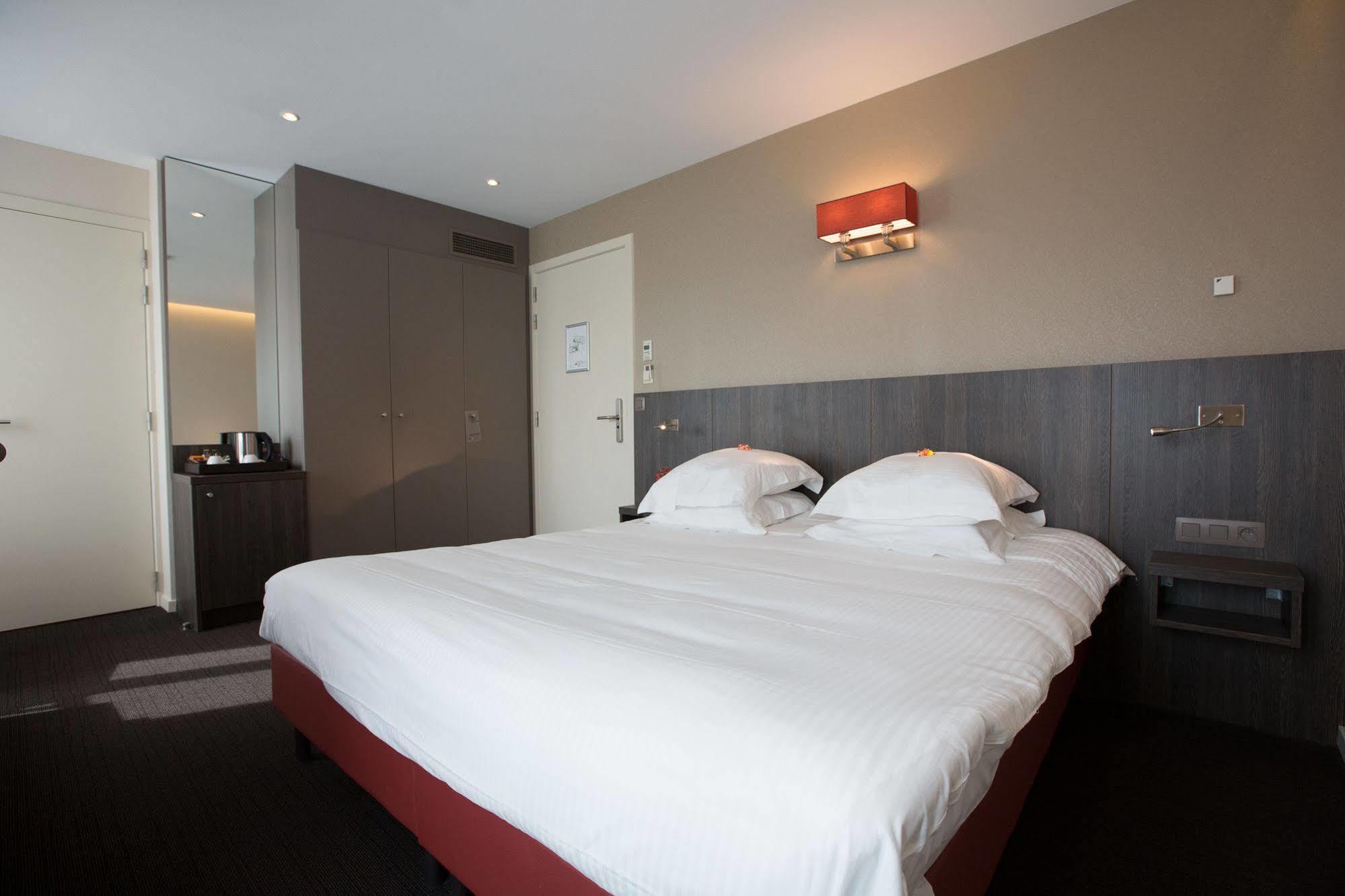 Albion Hotel Ипер Екстериор снимка